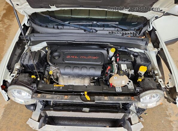 ZACCJBDTXGPC60095 2016 JEEP RENEGADE White Vista interior trasera