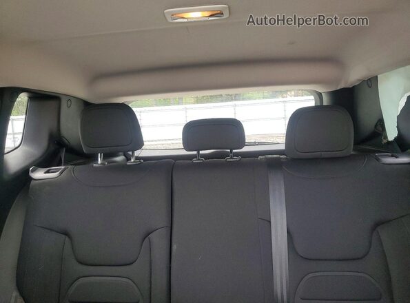 ZACNJBBB1LPL29072 2020 JEEP RENEGADE Серебряный Вид задних сидений