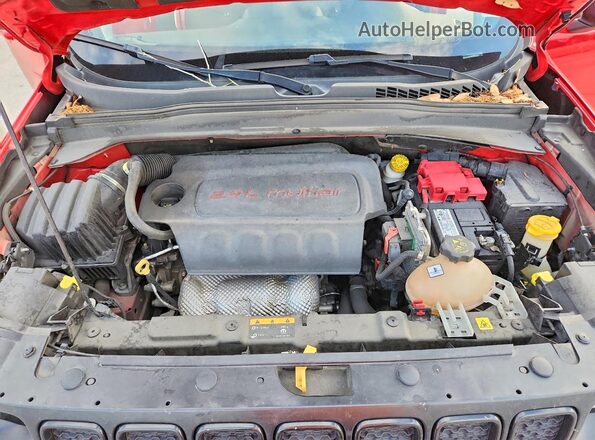 ZACNJCAB1MPM52363 2021 JEEP RENEGADE Red Widok wnętrza z tyłu