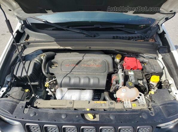ZACNJCBB3MPM51973 2021 JEEP RENEGADE White Engine compartment view