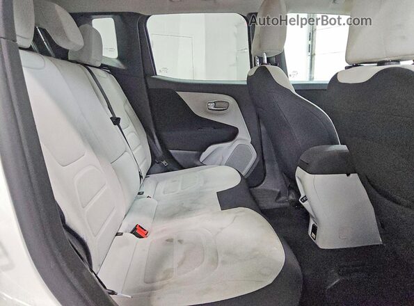 ZACNJCBB9MPN15983 2021 JEEP RENEGADE White Widok tylnych siedzeń