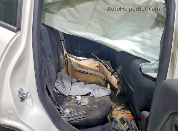 ZACNJDBB6MPM14163 2021 JEEP RENEGADE White Rear interior view