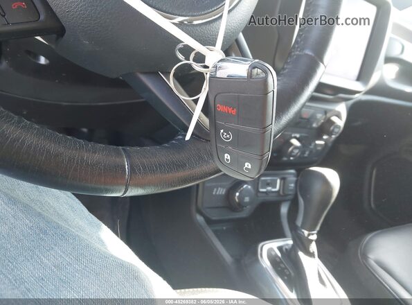 ZACNJDD12MPM42367 2021 JEEP RENEGADE Purple Widok deski rozdzielczej
