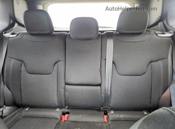 ZACNJDE19NPP01128 2022 JEEP RENEGADE White Widok tylnych siedzeń