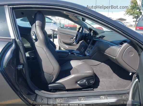 ZAM45VLA4H0186525 2017 MASERATI GRANTURISM Gray Front interior view