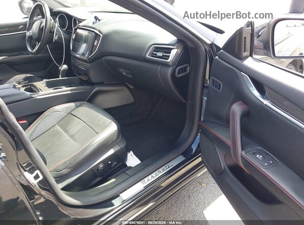 ZAM57YSS9J1260127 2018 MASERATI GHIBLI Black Front interior view