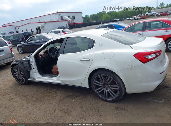 ZAM57YTA4J1273647 2018 MASERATI GHIBLI White 360 interior view