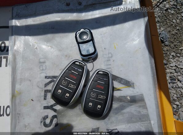 ZARFAEAV2J7575634 2018 ALFA ROMEO GIULIA Красный Вид панели приборов