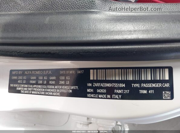ZARFAEBN6H7551894 2017 ALFA ROMEO GIULIA White Widok komory silnika