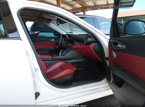 ZARFAECN0J7567920 2018 ALFA ROMEO GIULIA White Vista interior delantera