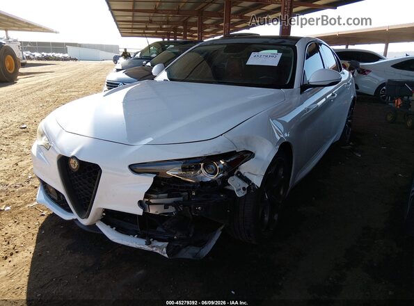 ZARFAECN0J7567920 2018 ALFA ROMEO GIULIA White Vista tres cuartos delantera izquierda