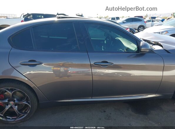 ZARFAECN8H7549949 2017 ALFA ROMEO GIULIA Gray Rear interior view