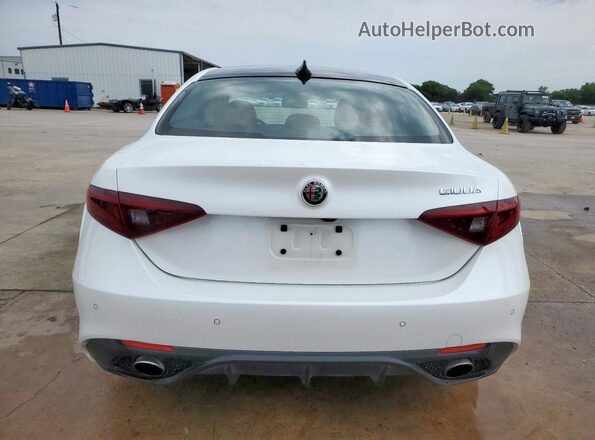 ZARFAECN8J7576011 2018 ALFA ROMEO GIULIA White 