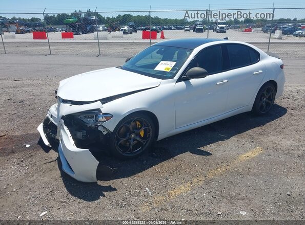 ZARFAECN9J7589477 2018 ALFA ROMEO GIULIA White Vista tres cuartos delantera izquierda