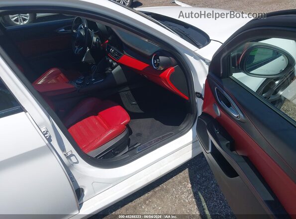 ZARFAECN9J7589477 2018 ALFA ROMEO GIULIA White Vista interior delantera