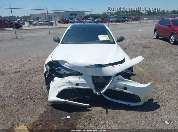 ZARFAECN9J7589477 2018 ALFA ROMEO GIULIA White Vista del cuadro de instrumentos