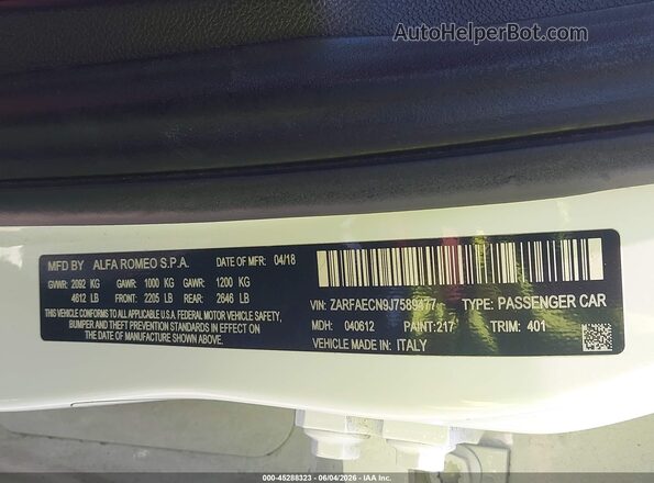 ZARFAECN9J7589477 2018 ALFA ROMEO GIULIA White Vista del compartimento del motor