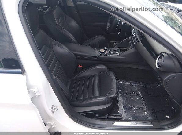 ZARFAECNXH7542257 2017 ALFA ROMEO GIULIA White Vista interior delantera