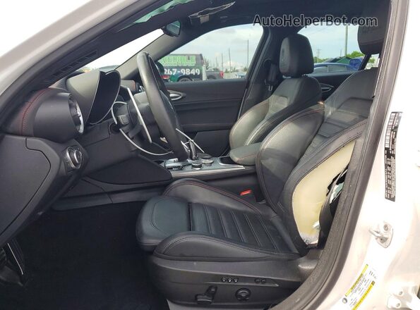 ZARFAMAN1S7690124 2025 ALFA ROMEO GIULIA White Vista interior delantera