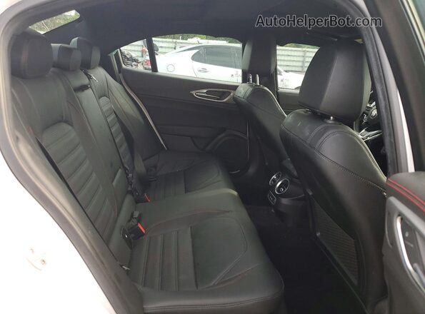 ZARFAMAN1S7690124 2025 ALFA ROMEO GIULIA White Vista de los asientos traseros