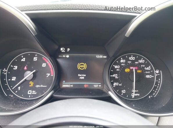 ZARFAMAN2M7644577 2021 ALFA ROMEO GIULIA Black Widok tylnych siedzeń