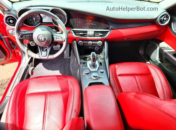 ZARFAMAN3L7631464 2020 ALFA ROMEO GIULIA Red Vista del salpicadero