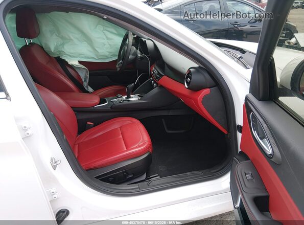 ZARFAMAN3L7634039 2020 ALFA ROMEO GIULIA White Front interior view