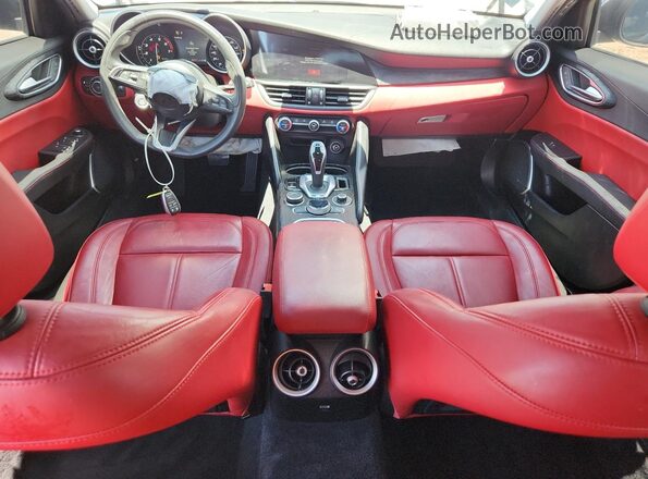 ZARFAMANXM7646366 2021 ALFA ROMEO GIULIA Black Vista interior de 360 grados