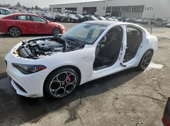 ZARFAMBN1R7683277 2024 ALFA ROMEO GIULIA White 
