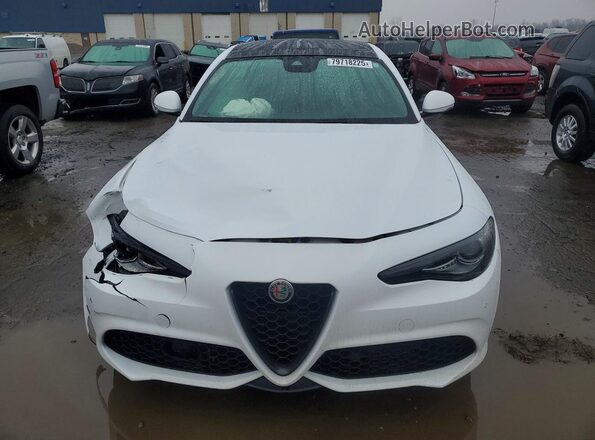 ZARFANAN0P7673778 2023 ALFA ROMEO GIULIA White Widok z przodu