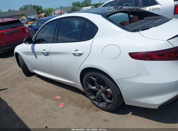ZARFANBN2M7643787 2021 ALFA ROMEO GIULIA White 360 interior view