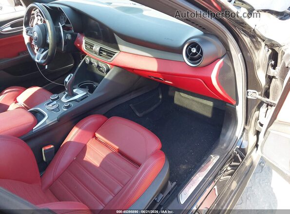 ZARFANBN3L7634577 2020 ALFA ROMEO GIULIA Black Widok wnętrza z przodu