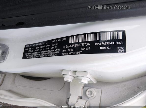 ZARFANBN6L7637067 2020 ALFA ROMEO GIULIA White Widok komory silnika