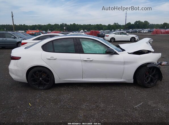 ZARFANBN6L7637067 2020 ALFA ROMEO GIULIA White Widok wnętrza 360 stopni
