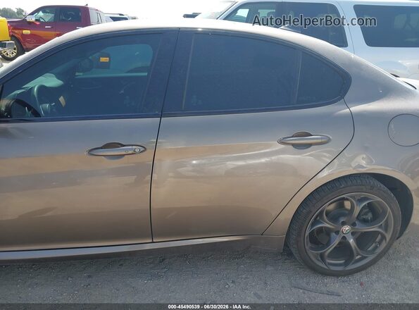 ZARFANBN8K7602867 2019 ALFA ROMEO GIULIA Brown Widok wnętrza 360 stopni