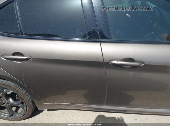 ZARFANBN8K7602867 2019 ALFA ROMEO GIULIA Brown Widok wnętrza z tyłu