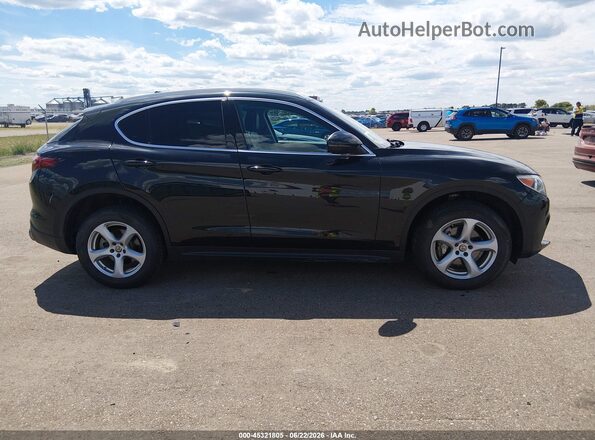 ZASFAKAN1J7B89304 2018 ALFA ROMEO STELVIO Черный Вид задней части салона