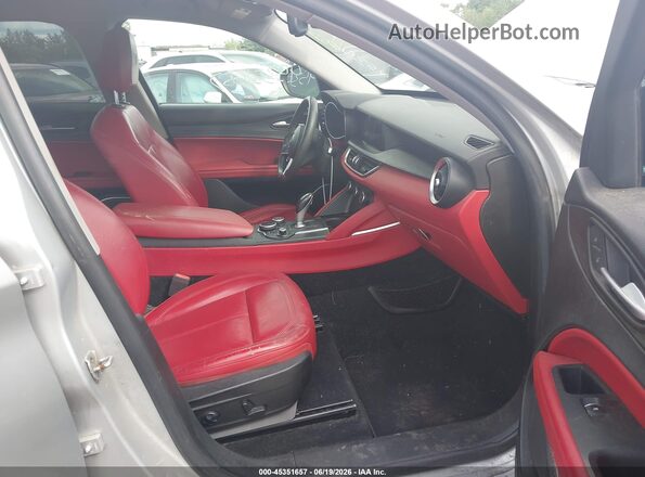 ZASFAKAN3J7B80779 2018 ALFA ROMEO STELVIO Серебряный Вид салона спереди