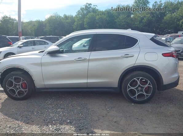 ZASFAKAN3J7B80779 2018 ALFA ROMEO STELVIO Серебряный 