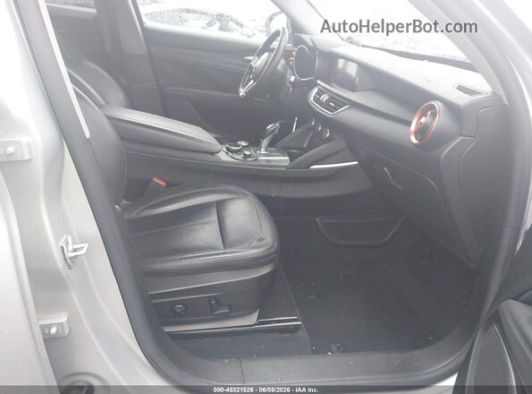 ZASFAKAN7J7B69008 2018 ALFA ROMEO STELVIO Silver Սալոնի դիմացի տեսք