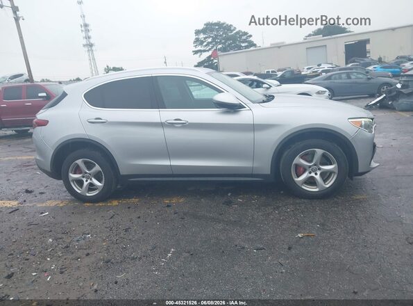 ZASFAKAN7J7B69008 2018 ALFA ROMEO STELVIO Silver Սալոնի հետևի տեսք