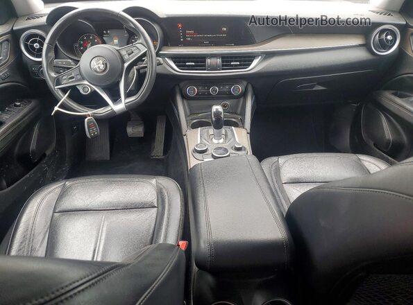 ZASFAKBN5J7B72391 2018 ALFA ROMEO STELVIO Красный Вид панели приборов