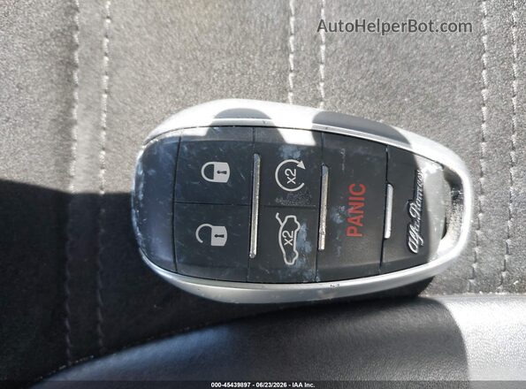 ZASFAKEV5J7C15476 2018 ALFA ROMEO STELVIO Gray Вид панелі приладів