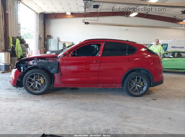 ZASFAKNN1J7C00084 2018 ALFA ROMEO STELVIO Red Սալոնի 360 աստիճան տեսք