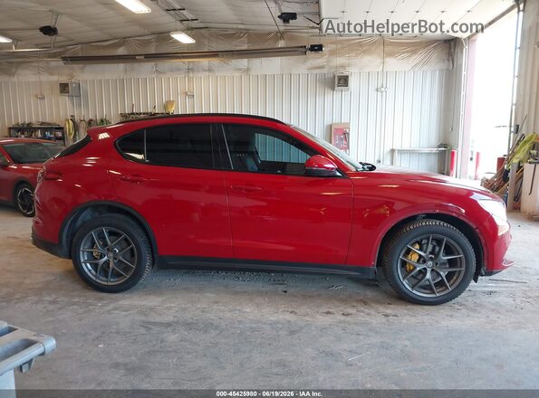 ZASFAKNN1J7C00084 2018 ALFA ROMEO STELVIO Red Սալոնի հետևի տեսք