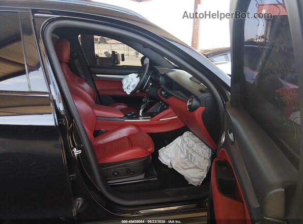 ZASFAKNN2J7C02507 2018 ALFA ROMEO STELVIO Black Вид салону спереду