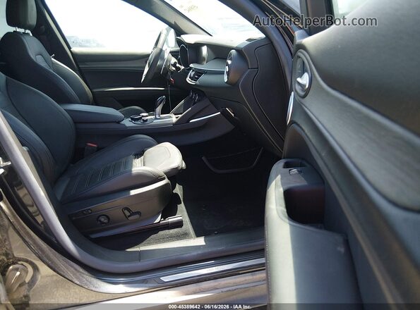 ZASFAKNN4J7B70062 2018 ALFA ROMEO STELVIO Black წინა სალონის ხედი