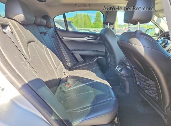 ZASFAKPN9J7B96878 2018 ALFA ROMEO STELVIO Silver Вид задньої частини салону