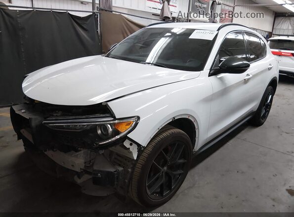 ZASPAJAN3K7C70823 2019 ALFA ROMEO STELVIO White წინა მარცხენა ხედი სამი მეოთხედიდან