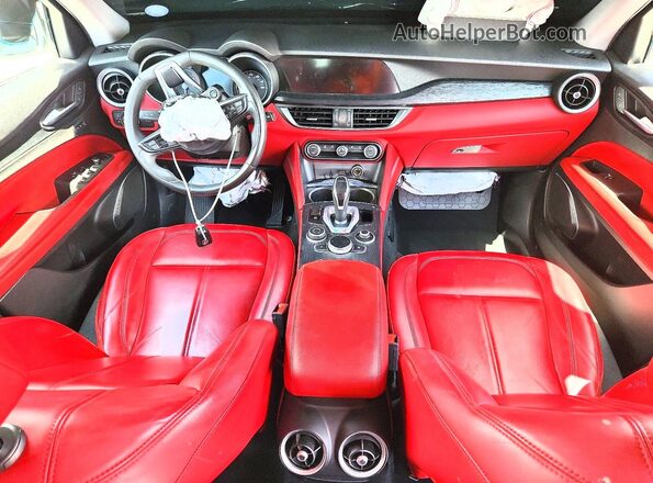 ZASPAJAN4L7C90922 2020 ALFA ROMEO STELVIO Black Vista del salpicadero